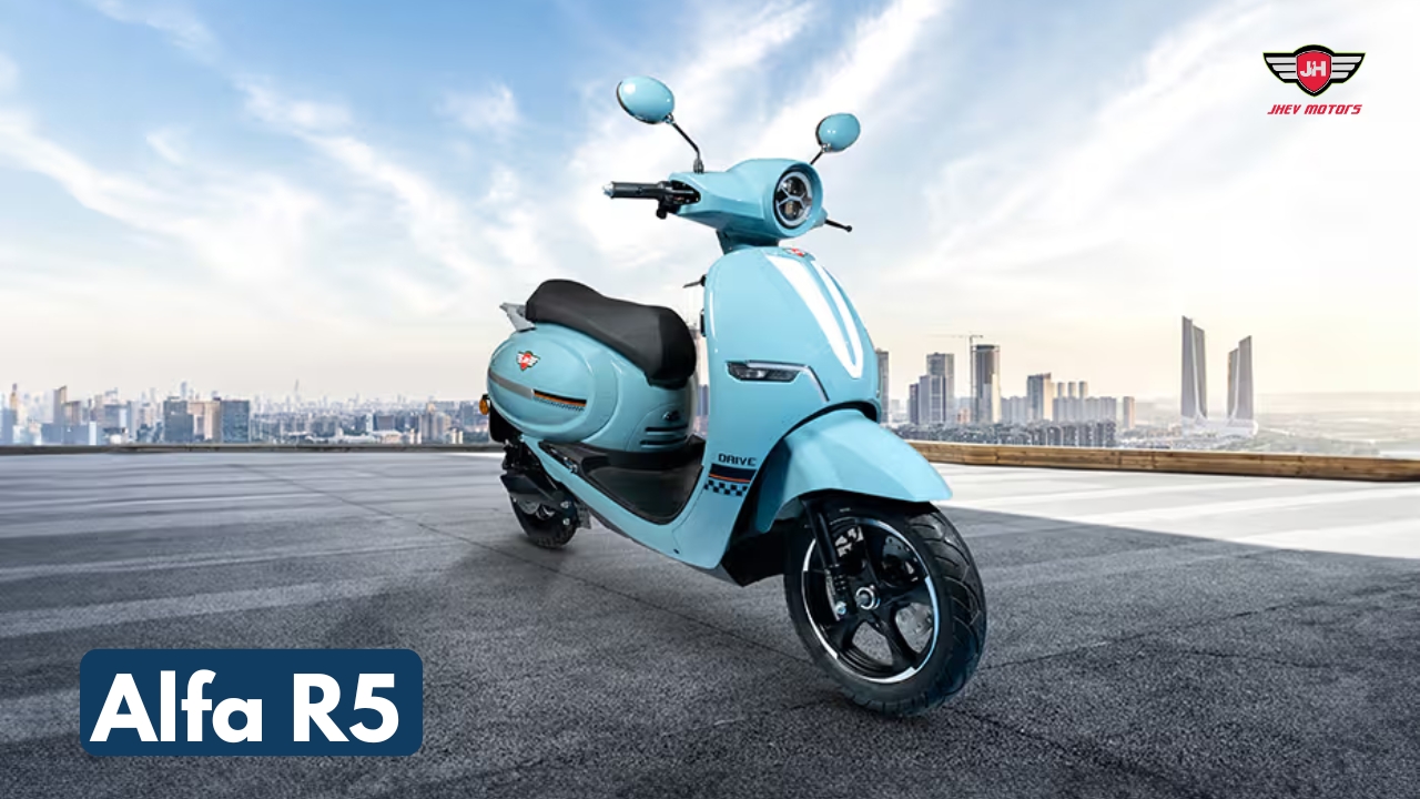 बजाज चेतक को झटका: JH EV Alfa R5 से कड़ी टक्कर जानिए कौन है आगे